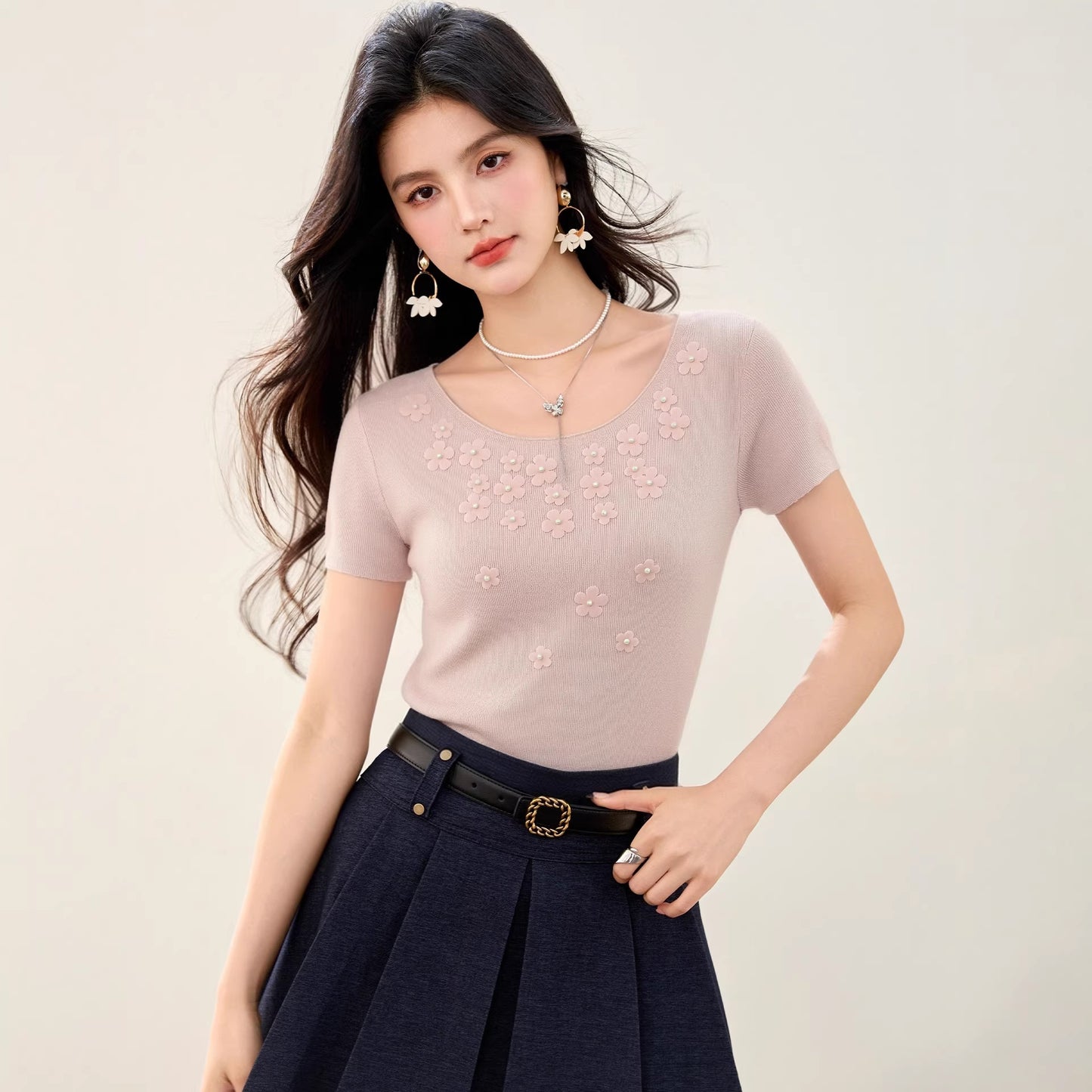 Elegant Beaded Round Neck Knit T-Shirt - Chic Slim Fit Women's Top