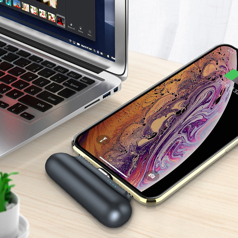 2600mAh Mini Magnetic Capsule Power Bank - Ultra-Compact Emergency Battery Pack with Interchangeable Plugs