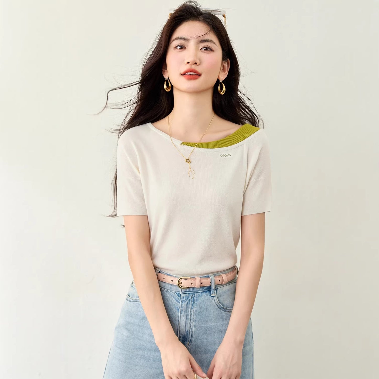 Chic Color-Blocking Knit Short Sleeve Top - Elegant Letter Embroidery Tee
