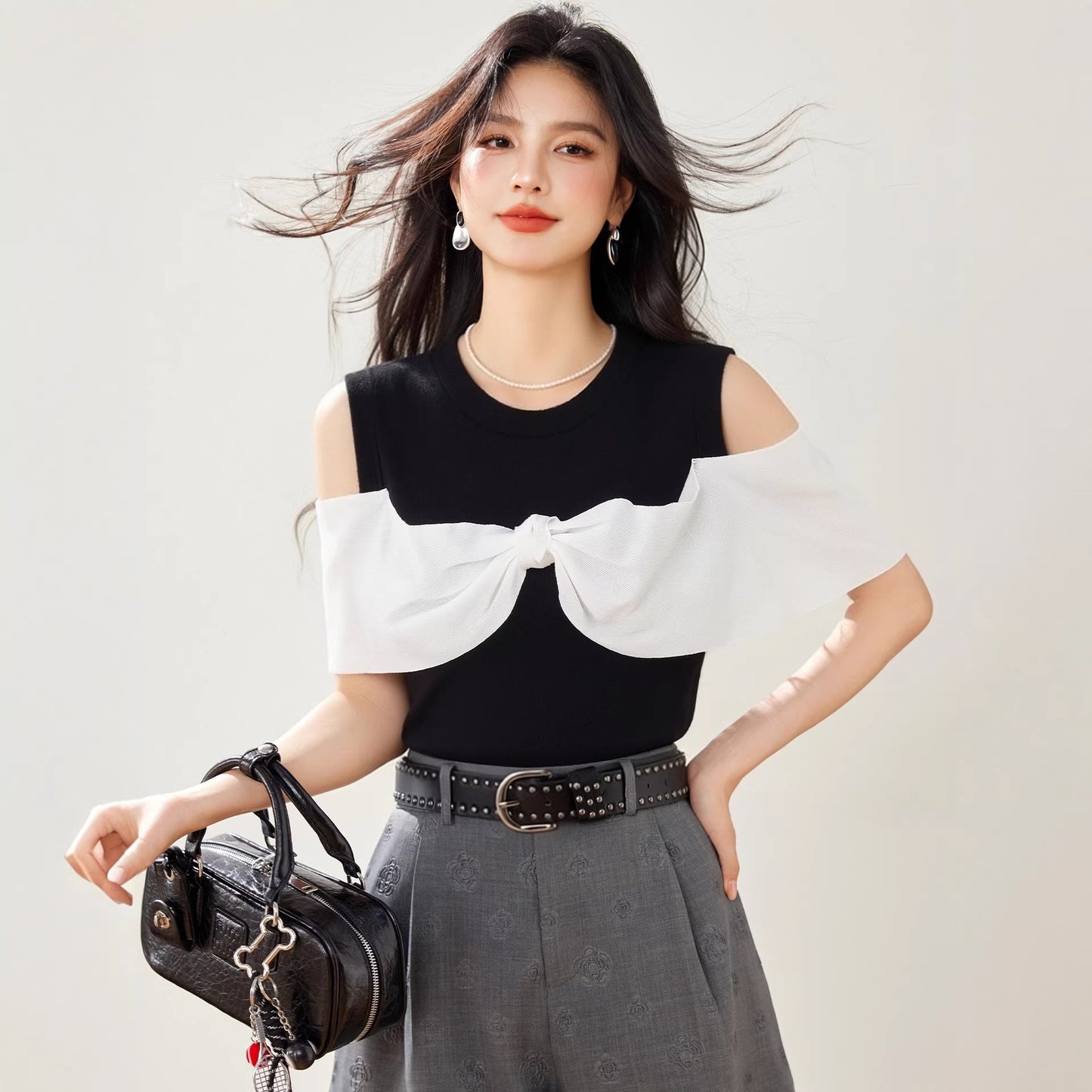 Stylish Color-Block Knitwear - Fitted Short Sleeve Top for Women