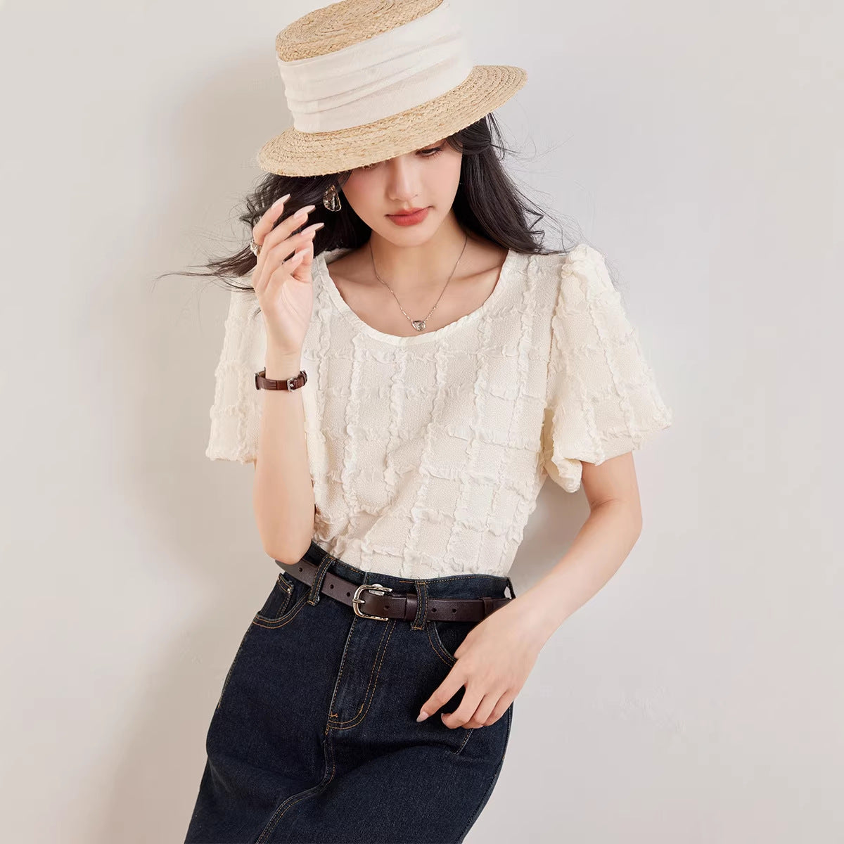 Chic Commute Casual Blouse - Charming Loose-Fitting Top for Women